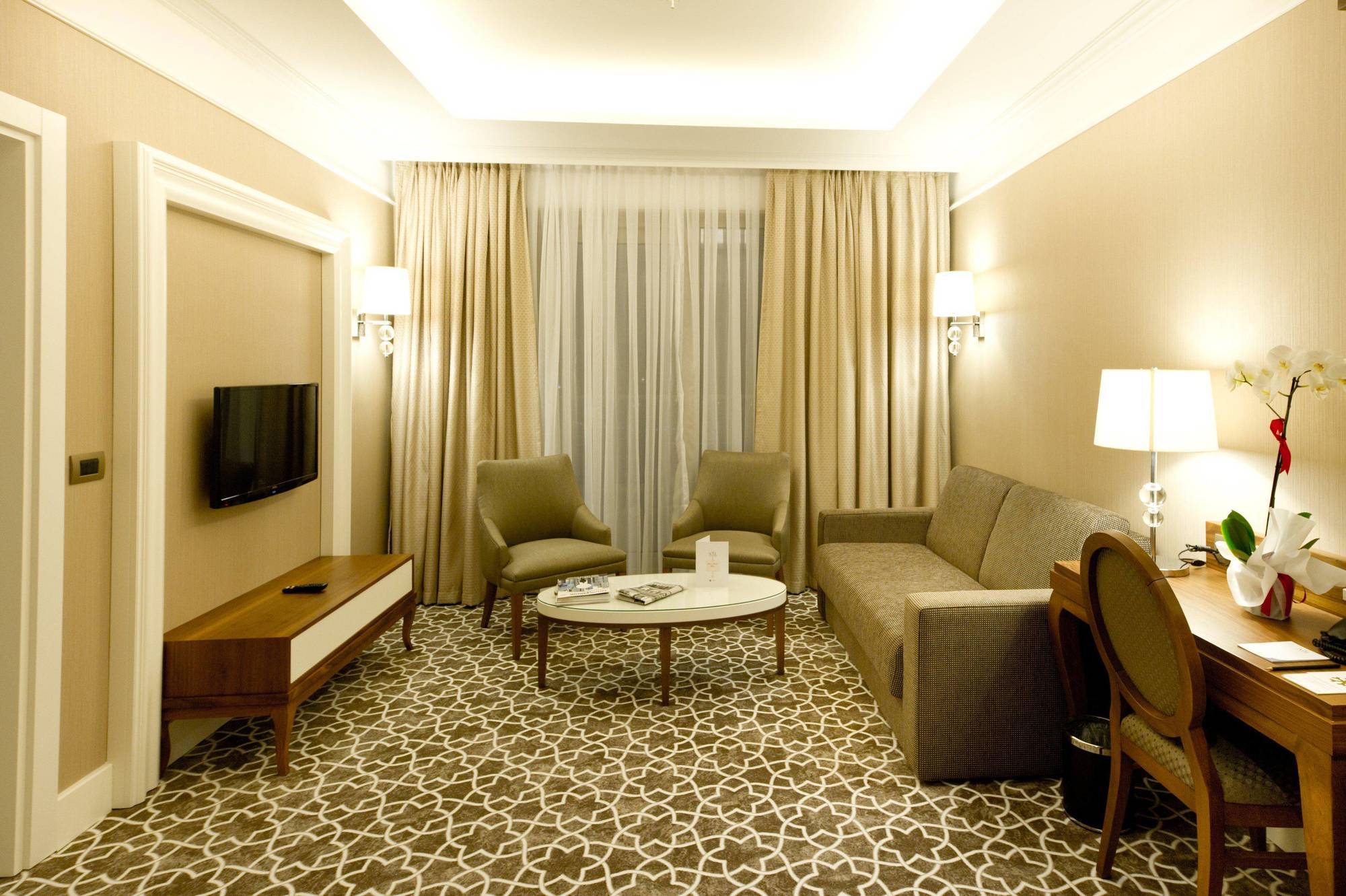 Alila Deluxe Thermal Hotel & Spa 아피욘 외부 사진