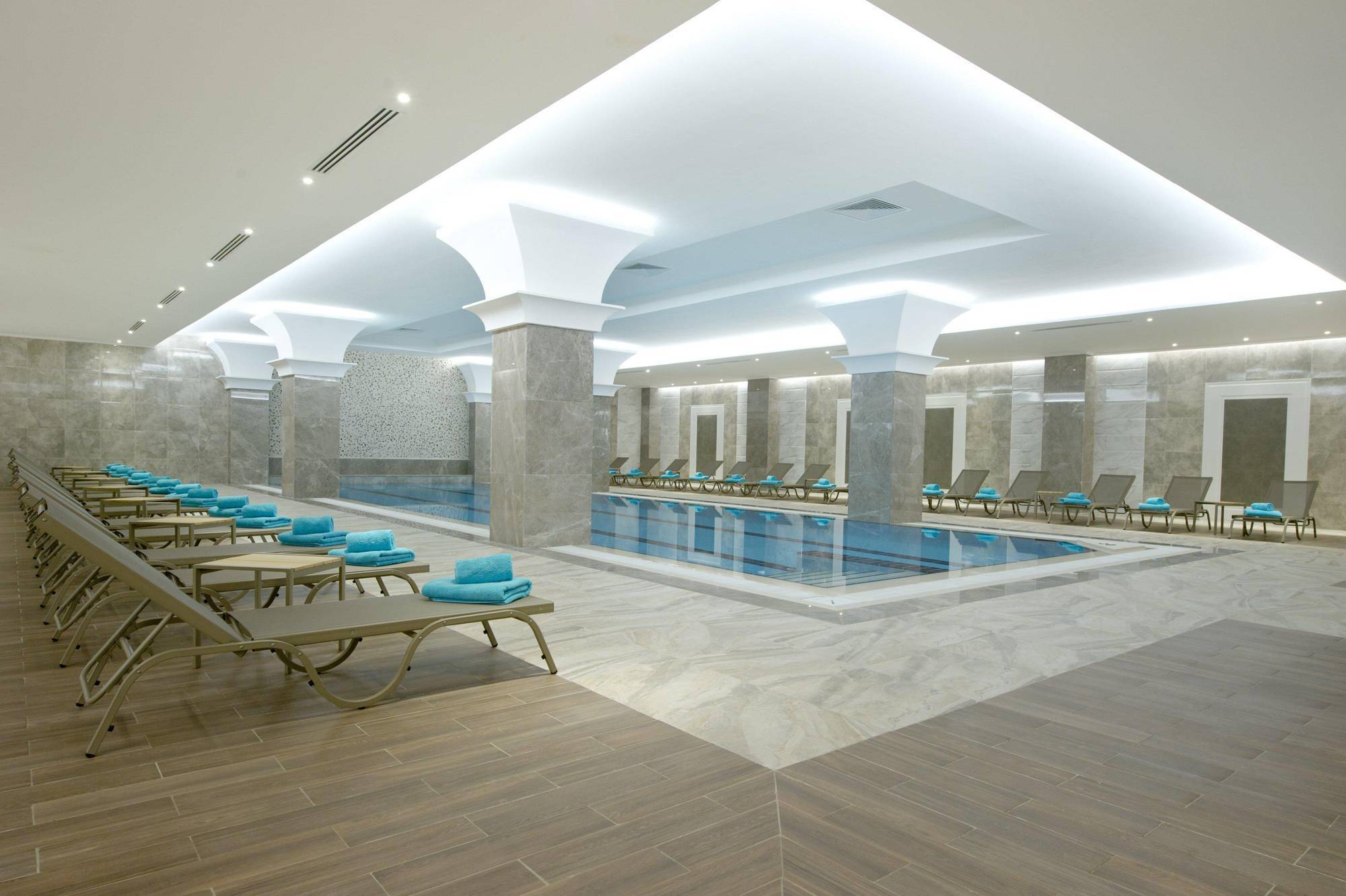 Alila Deluxe Thermal Hotel & Spa 아피욘 외부 사진