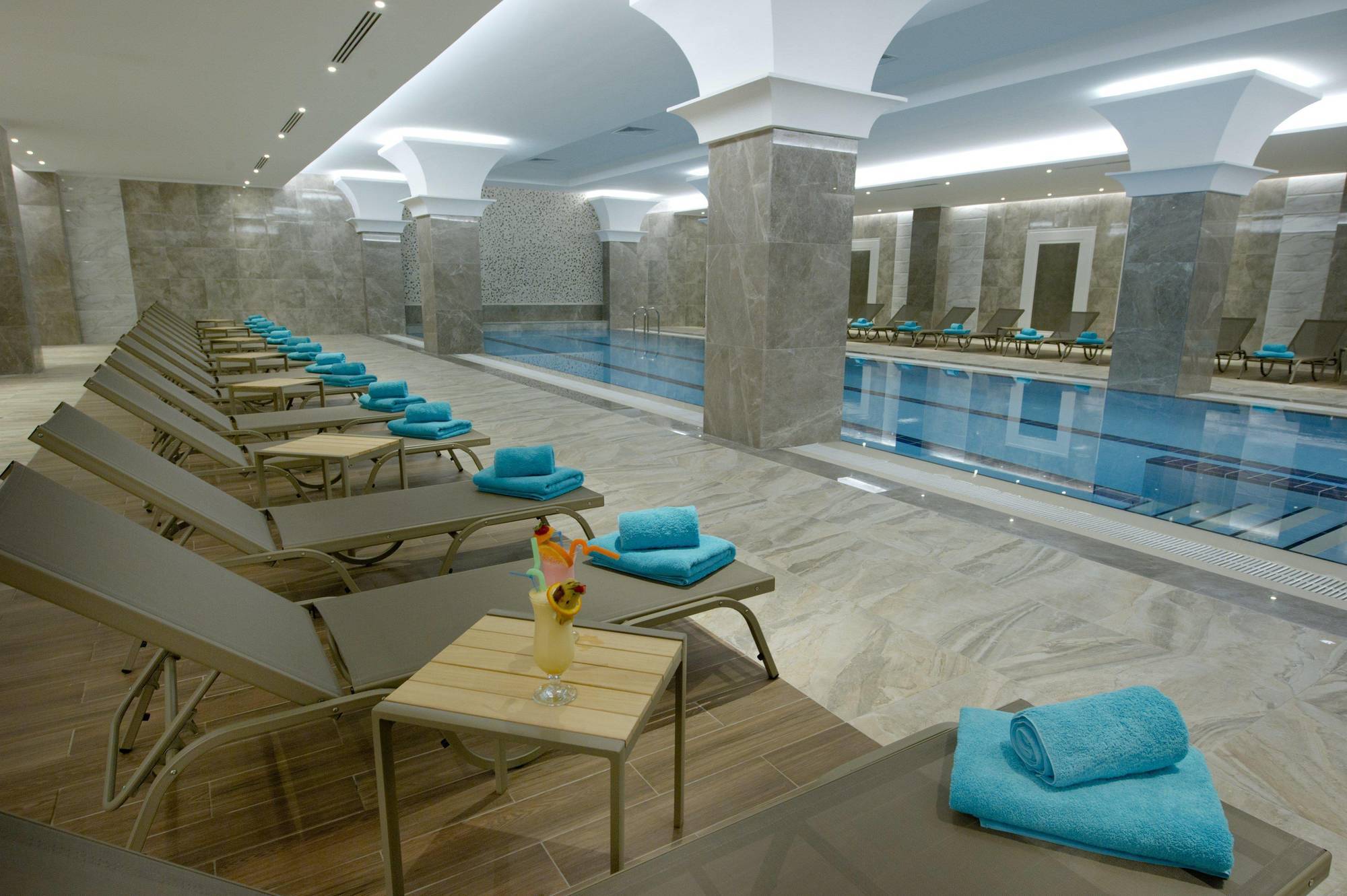 Alila Deluxe Thermal Hotel & Spa 아피욘 외부 사진