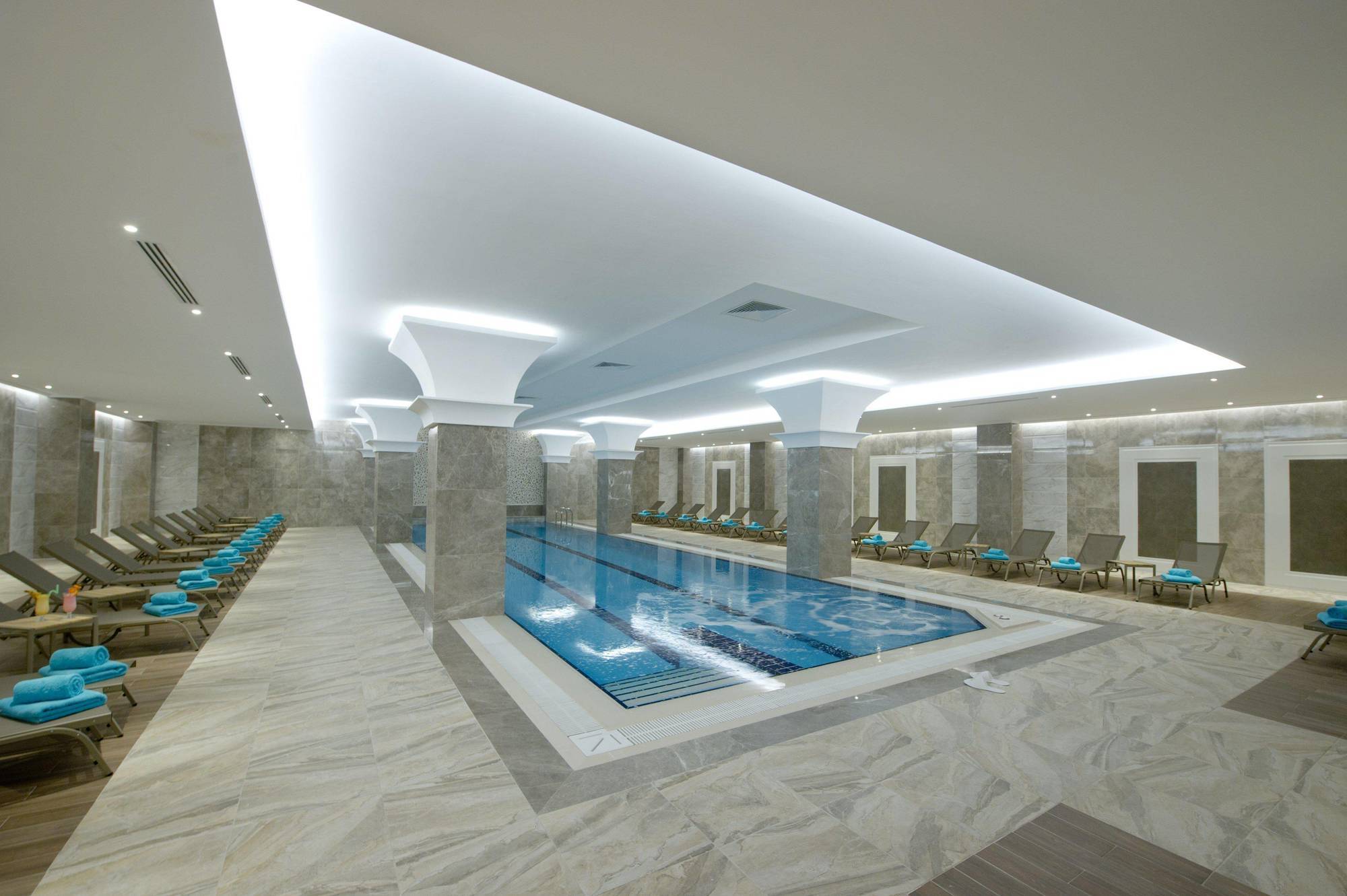 Alila Deluxe Thermal Hotel & Spa 아피욘 외부 사진
