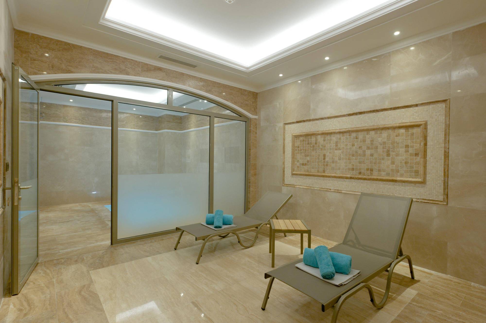 Alila Deluxe Thermal Hotel & Spa 아피욘 외부 사진